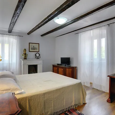Heritage In Rojnici With Pool 度假居 *