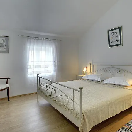 Heritage In Rojnici With Pool 度假居 *