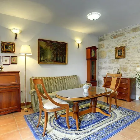 度假居 Heritage In Rojnici With Pool *