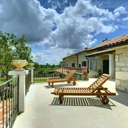 Heritage In Rojnici With Pool