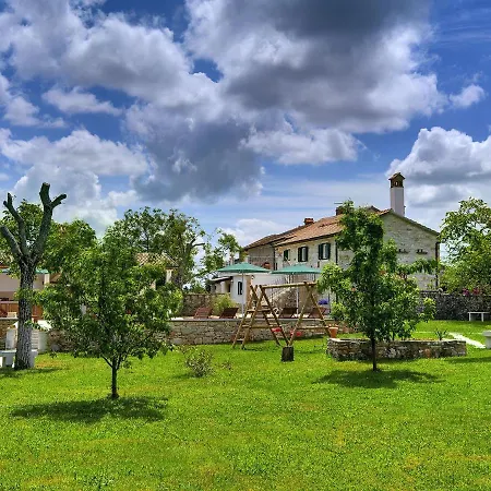 Heritage In Rojnici With Pool 度假居