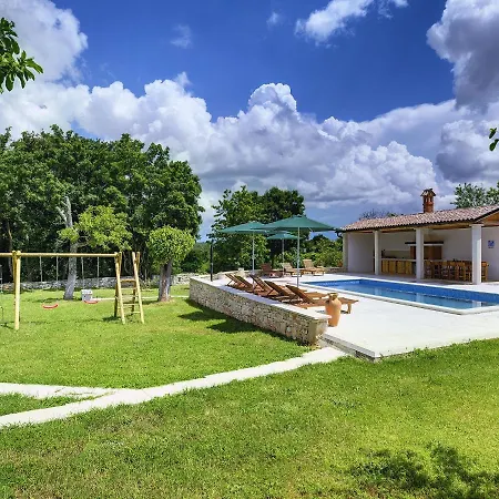 Heritage In Rojnici With Pool 度假居 *