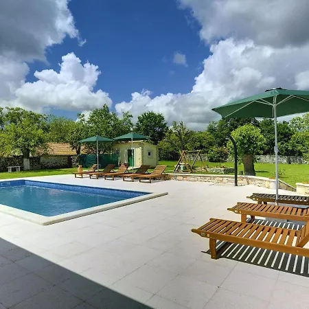 Heritage In Rojnici With Pool Barban